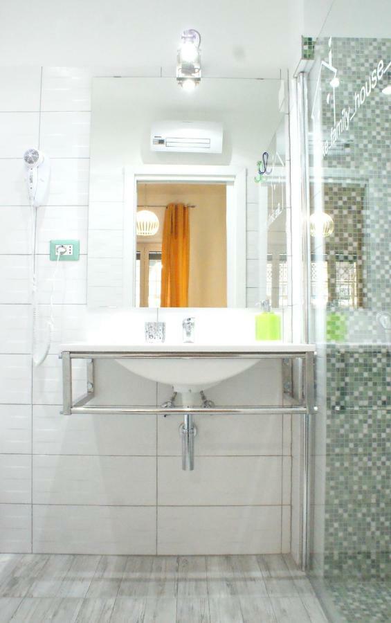 Like Family House Bed & Breakfast Rome Exterior photo
