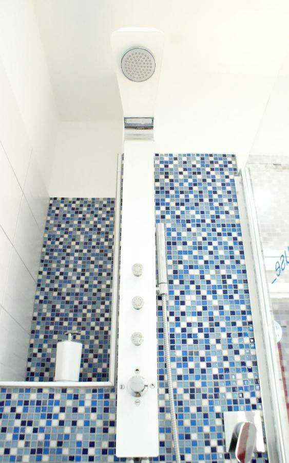 Like Family House Bed & Breakfast Rome Exterior photo